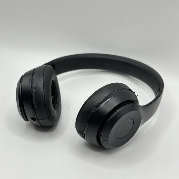 Beats by Dr. Dre Solo3 Bluetooth Wireless On-Ear Headphones - Black - Picture 4 of 9